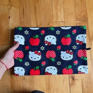 NWOT BAGGU Hello Kitty Big Pouch